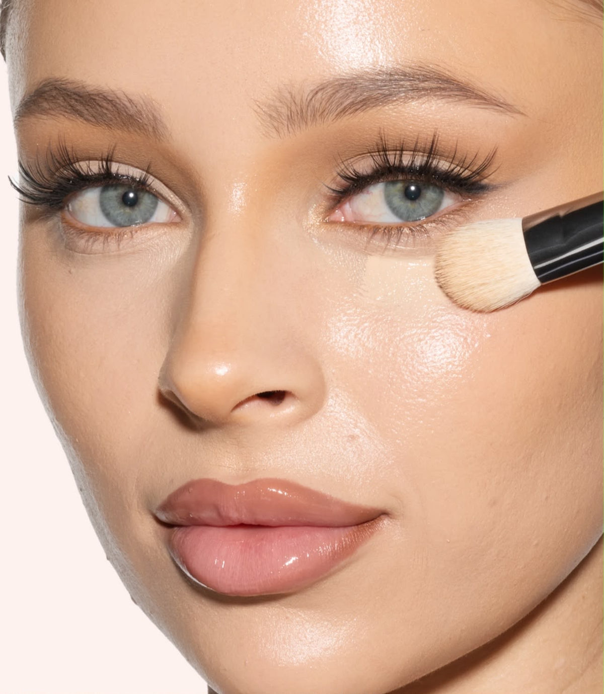 Undereye Buff Brush